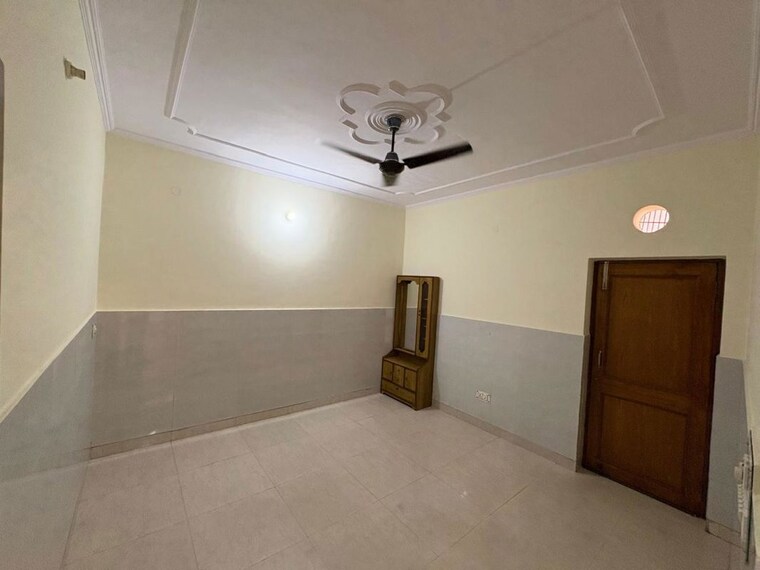 Room, sector 39 2 Bedroom 1300 Sq.Ft. Builder Floor In Sector 39 Gurgaon 10568177