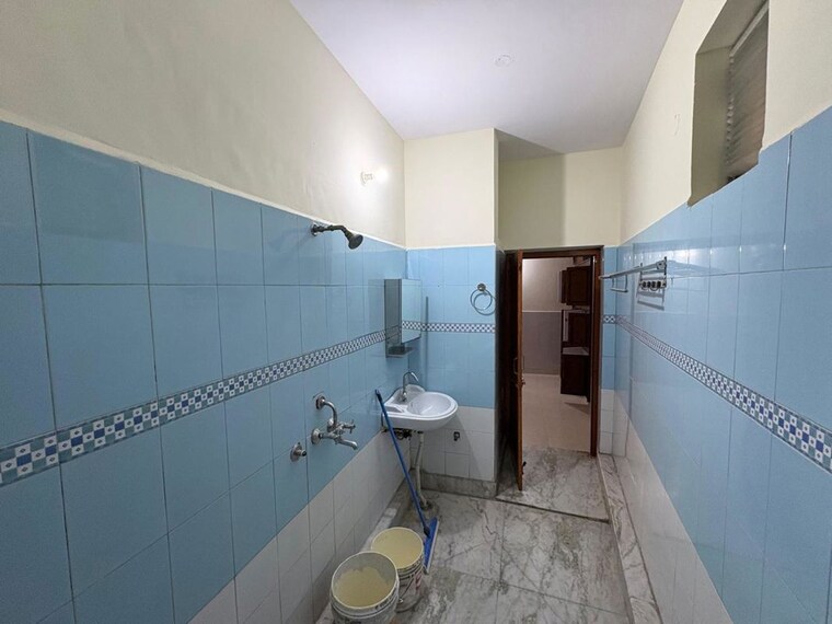 Bathroom, sector 39 2 Bedroom 1300 Sq.Ft. Builder Floor In Sector 39 Gurgaon 10568177