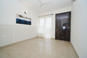 Room in 3 BHK Apartment at Mapsko Paradise, Sector 83 – for Sale