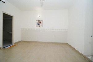 Room in 3 BHK Apartment at Mapsko Paradise, Sector 83 – for Sale