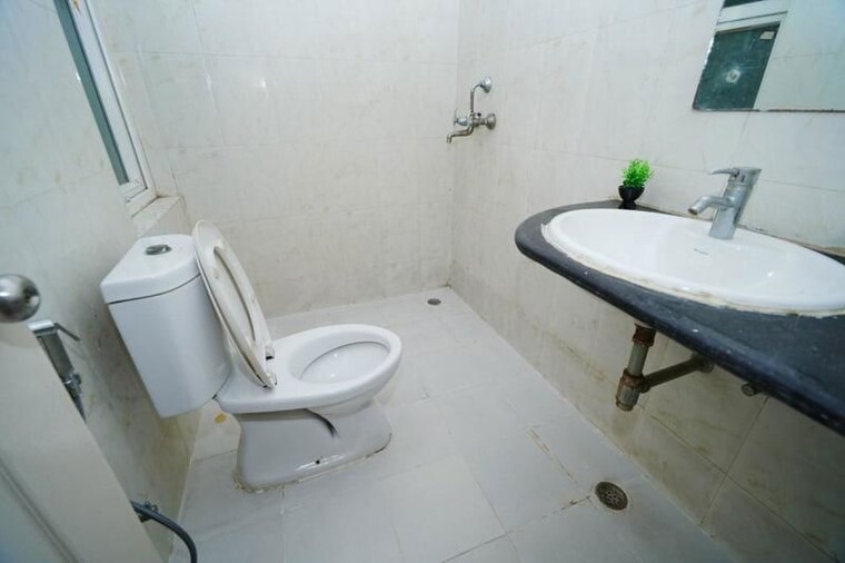 Bathroom, mapsko-paradise 3 Bedroom 1340 Sq.Ft. Apartment In Sector 83 Gurgaon 10568187