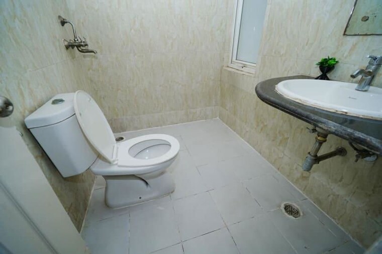 Bathroom, mapsko-paradise 3 Bedroom 1340 Sq.Ft. Apartment In Sector 83 Gurgaon 10568187