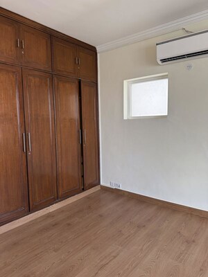 Room in 2 BHK Builder Floor at Sector 21 – for Rent