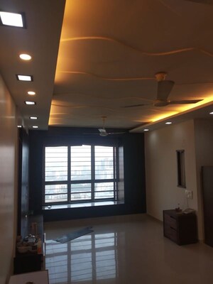 Room in 2.5 BHK Apartment at Oberoi Realty Woods, Goregaon East – for Rent