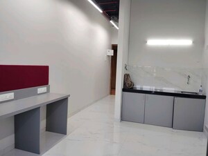 Room in  Office Space at Mittal Tower Mumbai, Nariman Point – for Rent