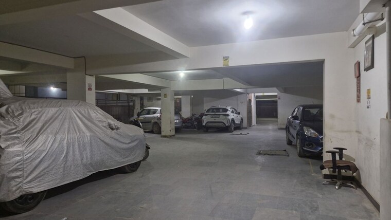  Parking, sector 23 2 Bedroom 1250 Sq.Ft. Builder Floor In Sector 23 Gurgaon 10568218