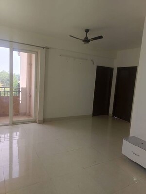 Room in 2 BHK Apartment at Signature Global Proxima Phase 2, Sector 89 – for Rent