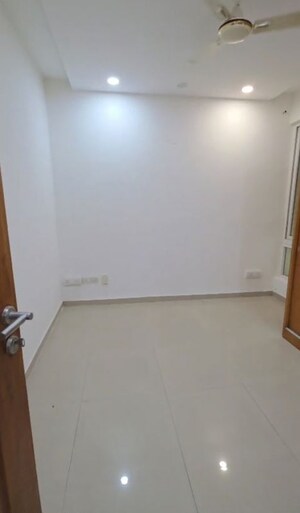 Room in 3 BHK Apartment at Emaar MGF Emerald Hills, Sector 65 – for Rent