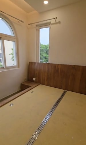 Room in 3 BHK Apartment at Emaar MGF Emerald Hills, Sector 65 – for Rent