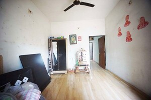 Room in 3 BHK Independent House at Isanpur – for Sale