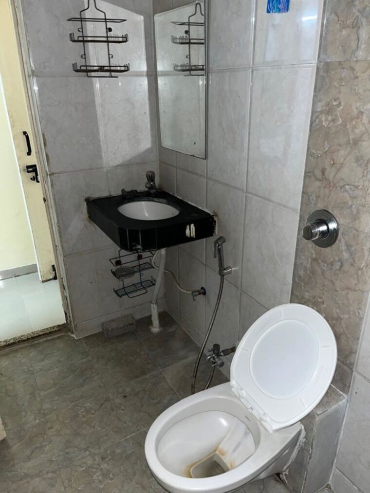 Bathroom, narhe 2 Bedroom 902 Sq.Ft. Apartment In Narhe Pune 10568265