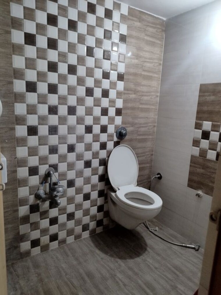 Bathroom, sgp-upasana-apartment 3 Bedroom 2000 Sq.Ft. Apartment In Ambawadi Ahmedabad 10568300