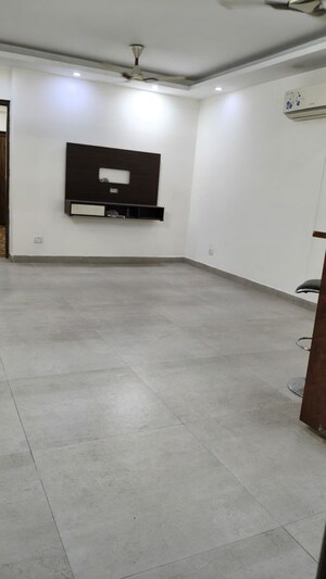 Room in 3 BHK Builder Floor at Vipul World Floors, Sector 48 – for Rent