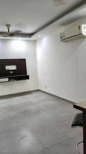 Room in 3 BHK Builder Floor at Vipul World Floors, Sector 48 – for Rent