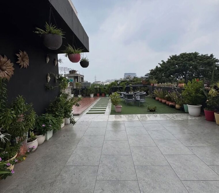 Terrace, dlf phase iv 4 Bedroom 4050 Sq.Ft. Builder Floor In Dlf Phase iv Gurgaon 10568304