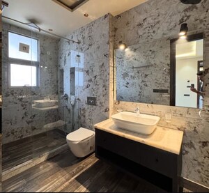 Attached Bathroom in 4 BHK Builder Floor at Dlf Phase iv – for Rent