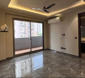 Room in 4 BHK Builder Floor at Dlf Phase iv – for Rent