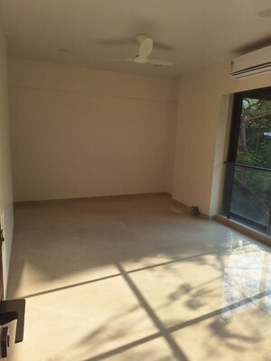 Room in 3 BHK Apartment at Lodha Sterling, Kolshet Road – for Rent