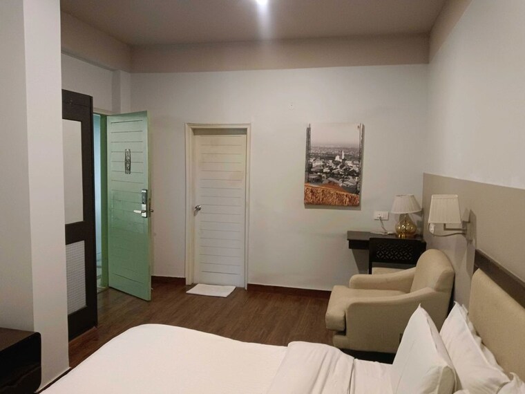 Team Area, sector 23 3 Bedroom 1300 Sq.Ft. Builder Floor In Sector 23 Gurgaon 10568358