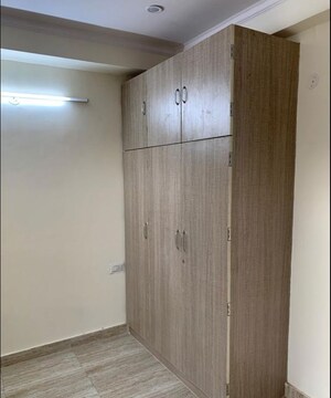 Room in 2.5 BHK Builder Floor at RWA Residential Society, Sector 40 – for Rent