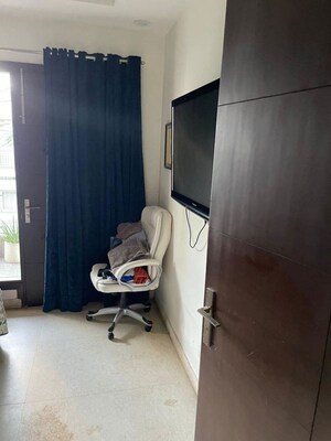 Room in 3 BHK Builder Floor at Sector 22 – for Rent