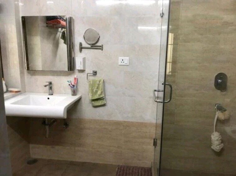 Bathroom, arun-vihar-sector-37 3 Bedroom 2000 Sq.Ft. Apartment In Sector 37 Noida 10568389
