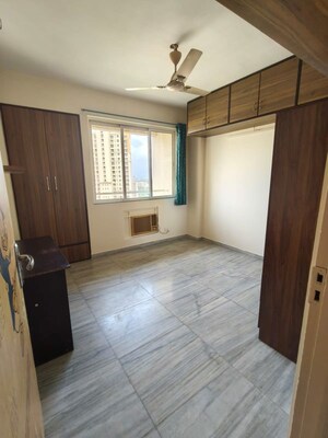 Room in 2 BHK Apartment at Rosa Manhattan, Ghodbunder Road – for Rent
