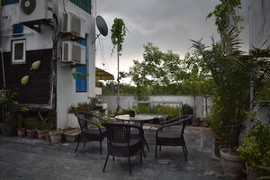 Gym in 3 BHK Builder Floor at Safdarjung Enclave – for Sale