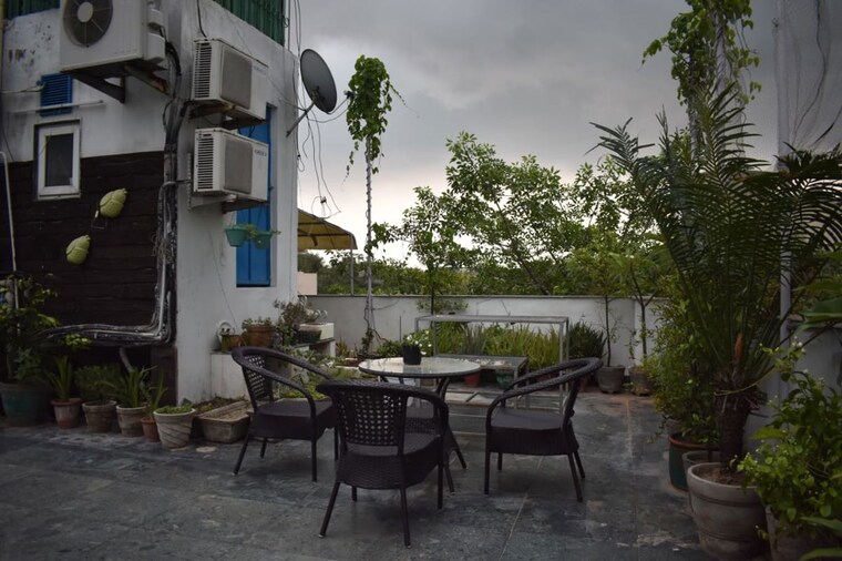 Gym, safdarjung enclave 3 Bedroom 2700 Sq.Ft. Builder Floor In Safdarjung Enclave Delhi 10568411