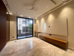 Room in 3 BHK Builder Floor at Ansal Plaza Sector-23, Sector 23 – for Rent