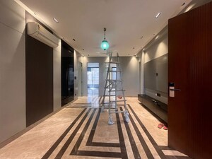 Building Lobby in 3 BHK Builder Floor at Ansal Plaza Sector-23, Sector 23 – for Rent