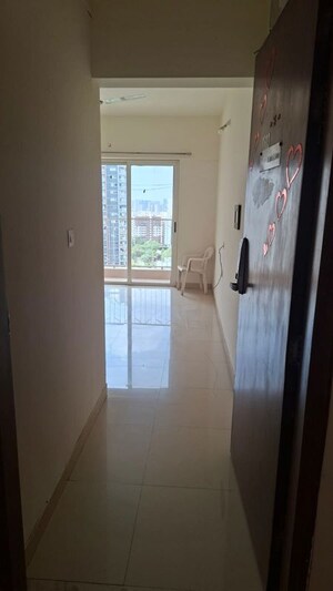 Room in 1.5 BHK Apartment at Amanora Future Towers, Hadapsar – for Sale