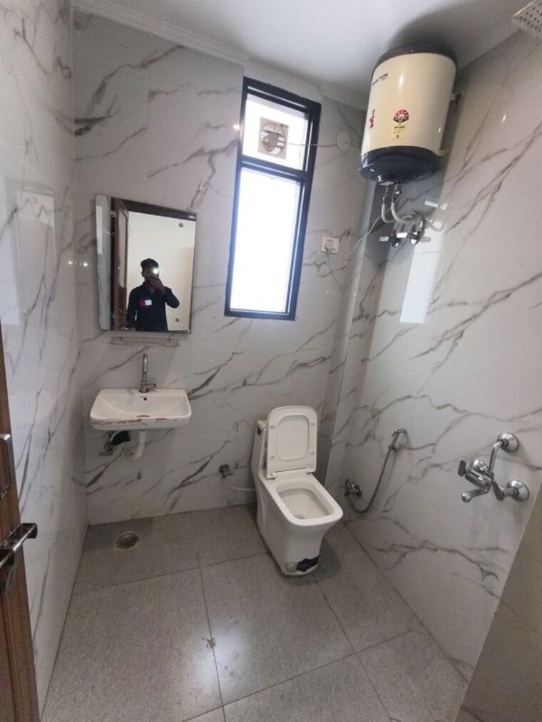 Bathroom, dlf city phase 3 1 RK 250 Sq.Ft. Builder Floor In Dlf City Phase 3 Gurgaon 10568462