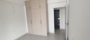 Room in 3 BHK Apartment at Pareena Express Heights, Sector 99 – for Rent