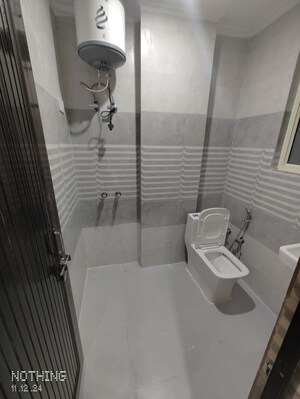 Bathroom in 1 RK Builder Floor at Dlf City Phase 3 – for Rent