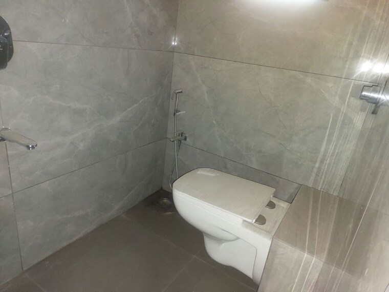 Bathroom, yash-ina-apartments 2 Bedroom 600 Sq.Ft. Apartment In Goregaon West Mumbai 10568506