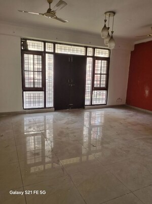 Room in 3 BHK Builder Floor at Sector 22 – for Rent