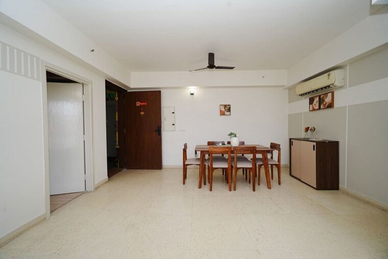 Living Room, dlf-regal-gardens 3 Bedroom 1419 Sq.Ft. Apartment In Sector 90 Gurgaon 10568540