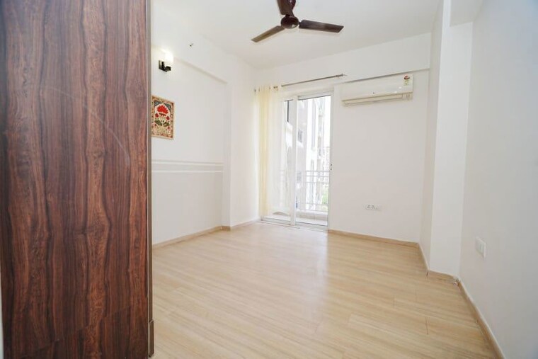 Room, dlf-regal-gardens 3 Bedroom 1419 Sq.Ft. Apartment In Sector 90 Gurgaon 10568540
