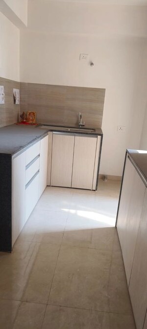 Room in 1 BHK Apartment at Indiabulls One Indiabulls, Pokhran Road No Two – for Sale