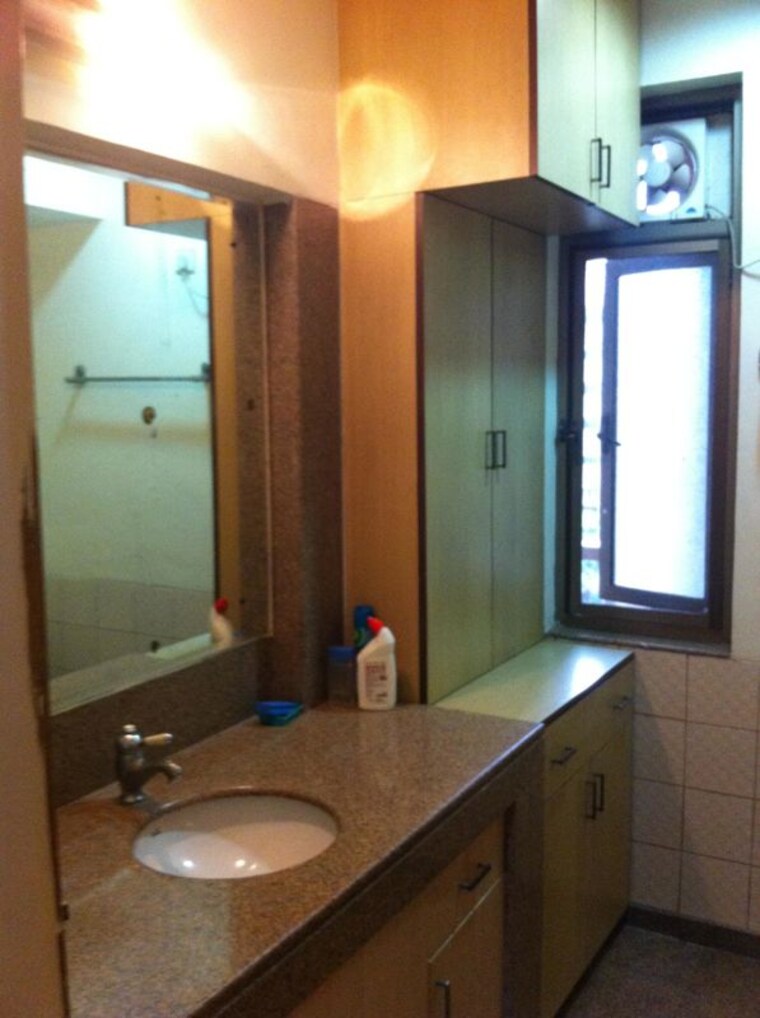 Bathroom, palam-vihar-residents-association 3 Bedroom 1500 Sq.Ft. Builder Floor In Palam Vihar Gurgaon 10568578