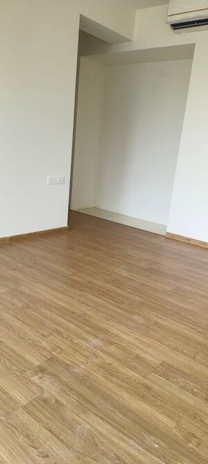 Room in 3.5 BHK Apartment at Indiabulls One Indiabulls, Pokhran Road No Two – for Sale