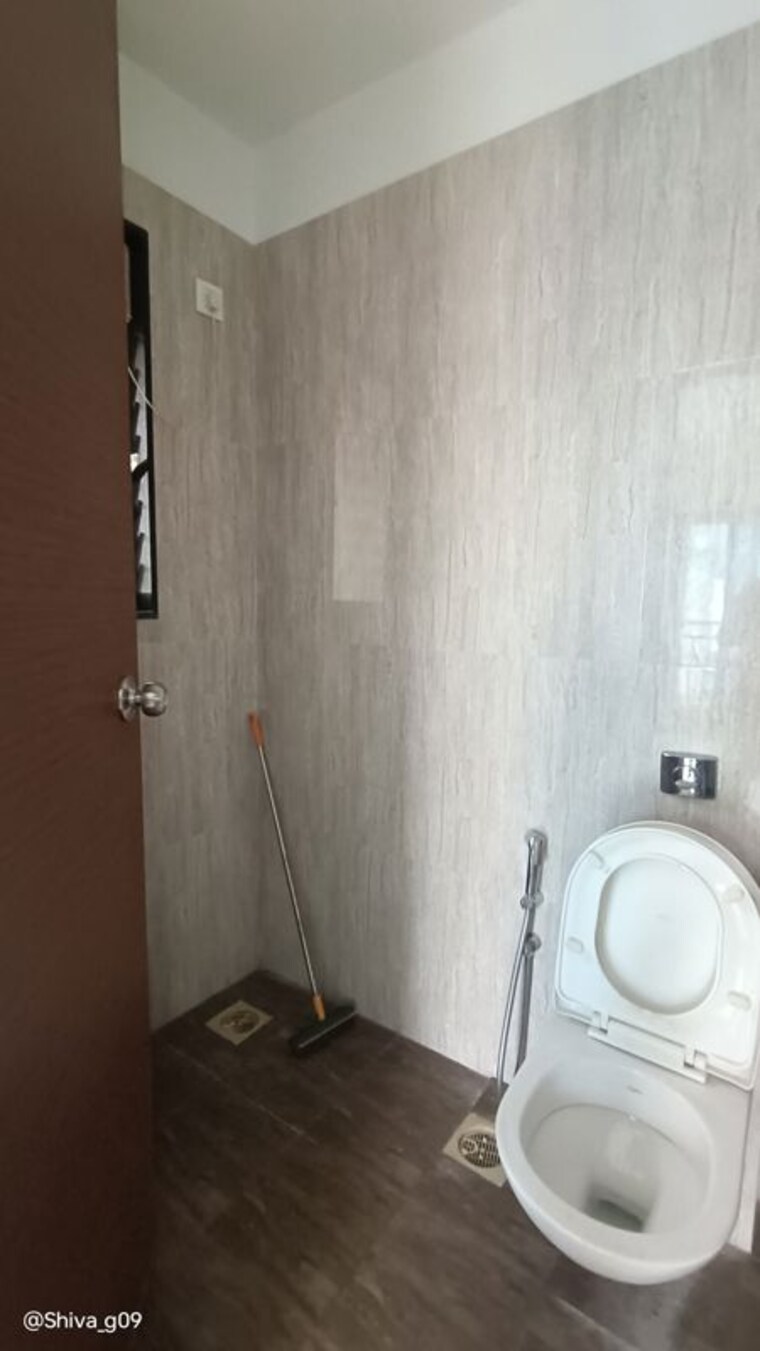 Bathroom, lalitambika-akshay 2 Bedroom 610 Sq.Ft. Apartment In Worli Mumbai 10568594