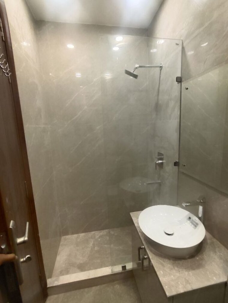 Bathroom, shivalik colony 3 Bedroom 2000 Sq.Ft. Builder Floor In Shivalik Colony Delhi 10568601