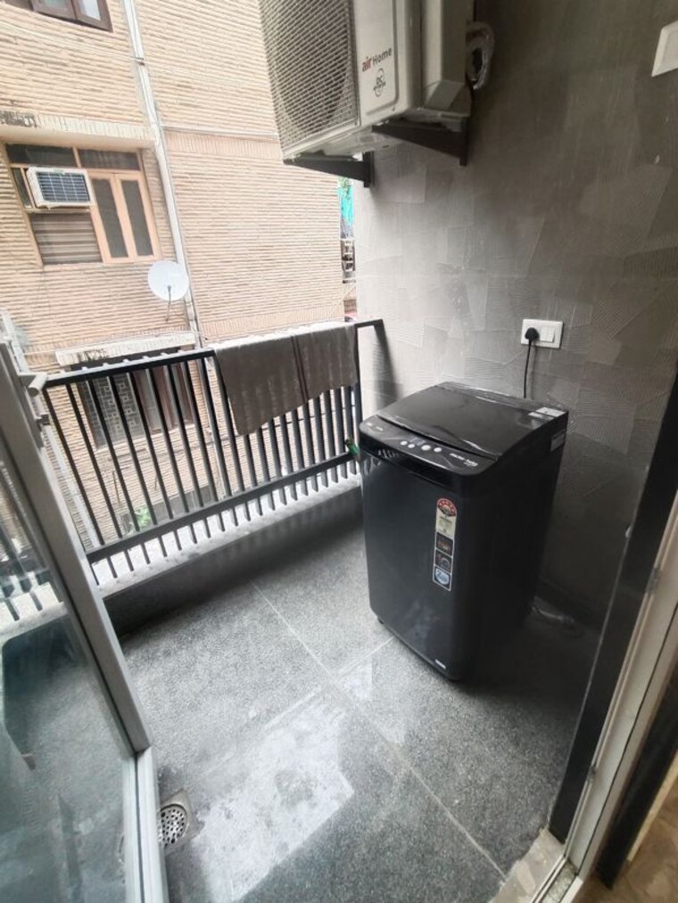 Balcony, shivalik colony 3 Bedroom 2000 Sq.Ft. Builder Floor In Shivalik Colony Delhi 10568601