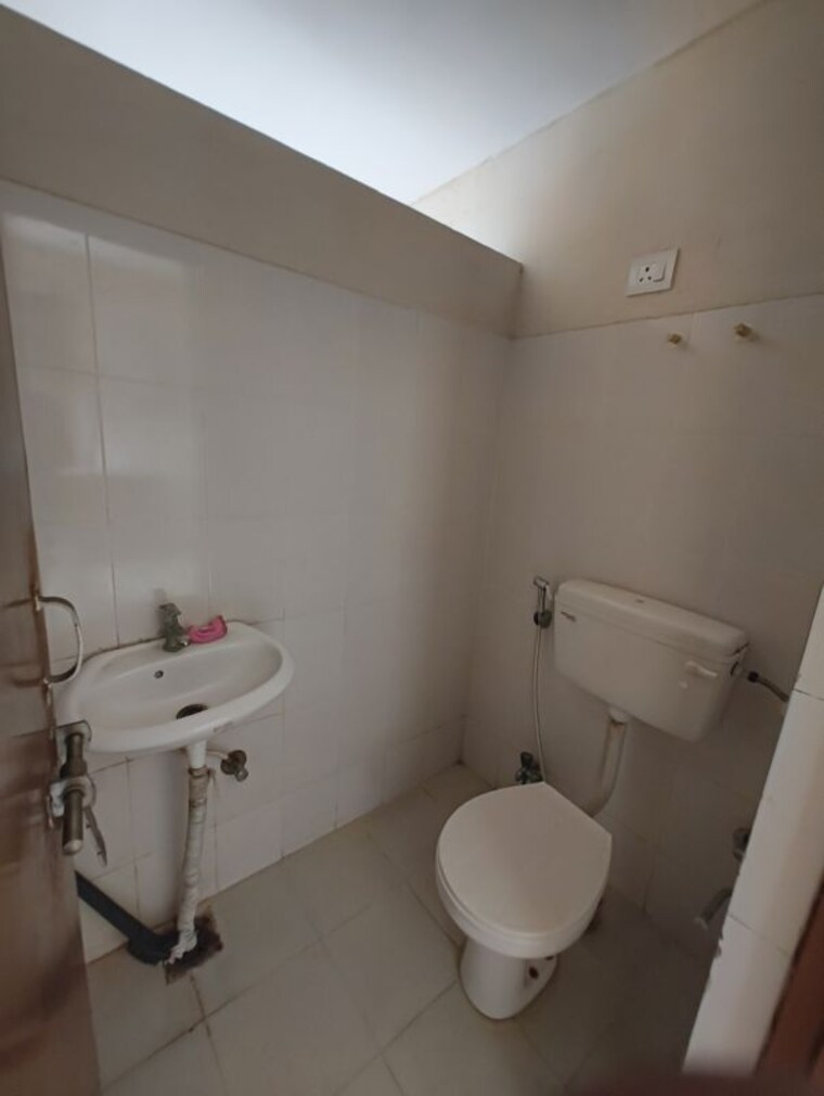 Bathroom, adani-aangan 1 Bedroom 450 Sq.Ft. Apartment In Sector 89a Gurgaon 10568609