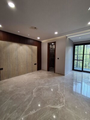 Room in 3 BHK Builder Floor at Sector 21 – for Rent
