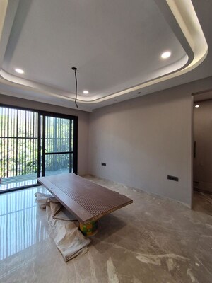 Room in 3 BHK Builder Floor at Sector 21 – for Rent