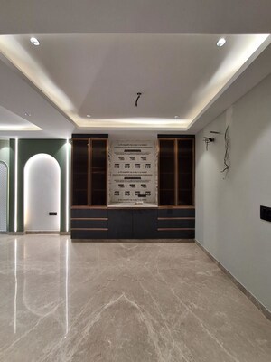Building Lobby in 3 BHK Builder Floor at Sector 21 – for Rent