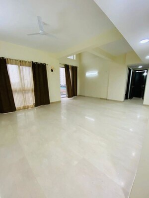 Room in 3 BHK Builder Floor at Sector 21 – for Rent